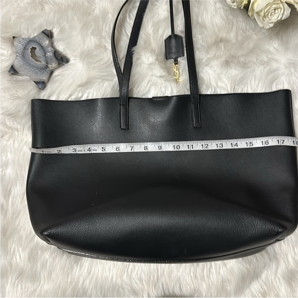 Yves Saint Laurent Black Leather Tote Bag with Sleek Design - Picture 6 of 15